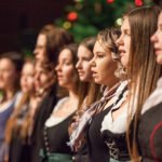 Adventsingen_Projektchor-seitlich_16zu9_c-Gerald-Lechner-1