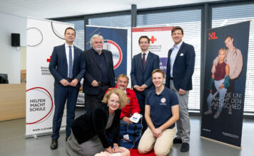 „Fit4Reanimation“ trainiert in der Schule Wiederbelebung