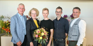 Schülerinnen schneidern eigenes Dirndl an Fachschule Warth