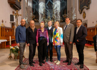 Lichtkunst begeistert Menschen in Baden – fulminantes Eröffnungsevent