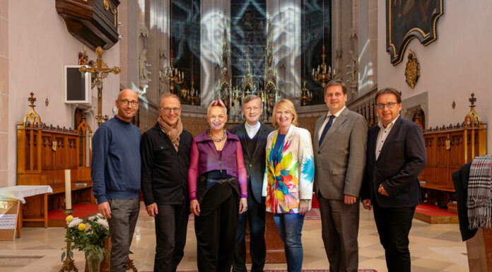 Lichtkunst begeistert Menschen in Baden – fulminantes Eröffnungsevent