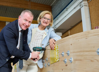 Niederösterreichisches Holzband für Österreich-Pavillon zur EXPO 2025 präsentiert