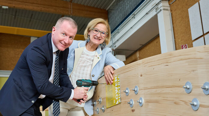 Niederösterreichisches Holzband für Österreich-Pavillon zur EXPO 2025 präsentiert