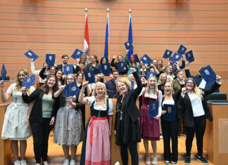 Erste Absolventinnen und Absolventen des Lehrganges „Sozialbetreuungsberufe im ländlichen Raum“