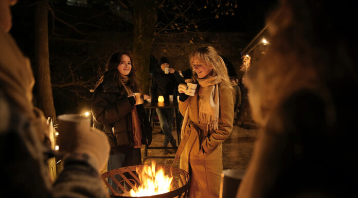 Weihnachtsmarkt „Funkelnde Familienweihnacht“ am Scheibbser Rathausplatz