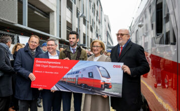 Neuer ÖBB-Cityjet Doppelstock in St. Pölten präsentiert
