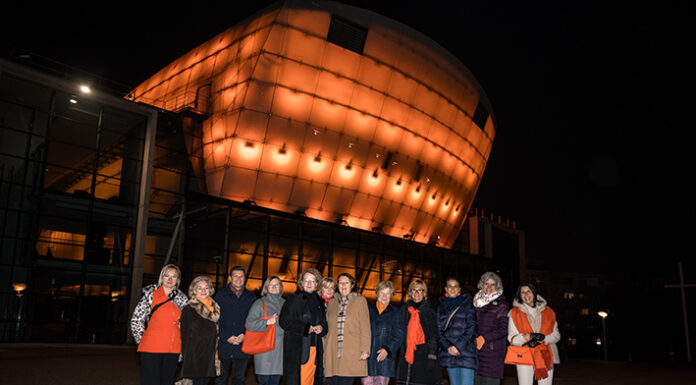 „Orange the World“