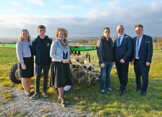 Feldroboter an den Fachschulen Edelhof und Obersiebenbrunn im Praxiseinsatz