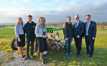 Feldroboter an den Fachschulen Edelhof und Obersiebenbrunn im Praxiseinsatz
