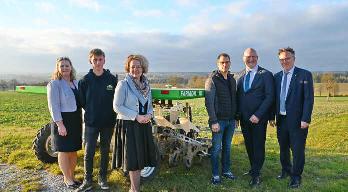 Feldroboter an den Fachschulen Edelhof und Obersiebenbrunn im Praxiseinsatz