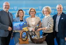 Landesweingut Retz stellt Wein für den 68. Landhausball