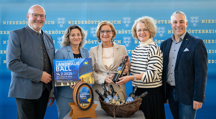 Landesweingut Retz stellt Wein für den 68. Landhausball