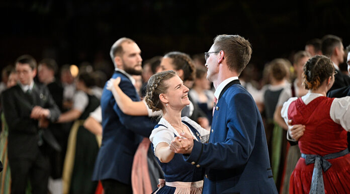 Ein fulminanter Auftakt für die Ballsaison 2025