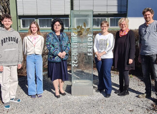 MS Seitenstetten: Zeitzeugenprojekt trifft „Friedensrose“