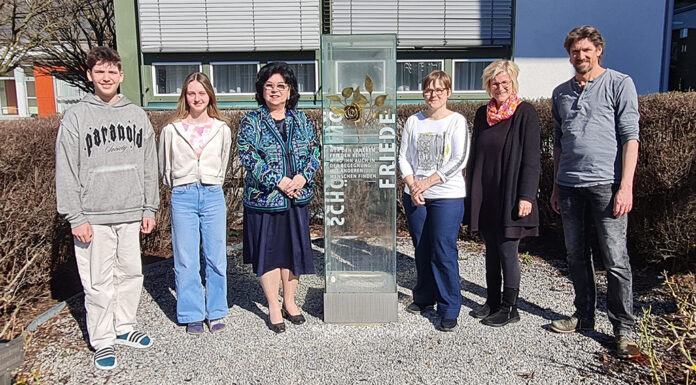 MS Seitenstetten: Zeitzeugenprojekt trifft „Friedensrose“