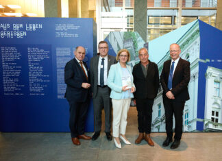 Ausstellung „Aus dem Leben gerissen“ von Yad Vashem im Landhaus eröffnet