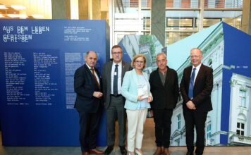 Ausstellung „Aus dem Leben gerissen“ von Yad Vashem im Landhaus eröffnet