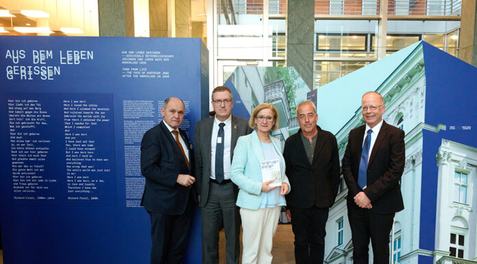 Ausstellung „Aus dem Leben gerissen“ von Yad Vashem im Landhaus eröffnet