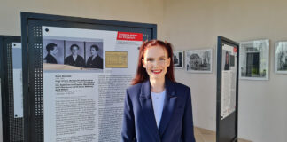 Erinnern gegen das Vergessen – berührende Ausstellungseröffnung in Wolfsegg