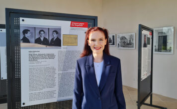 Erinnern gegen das Vergessen – berührende Ausstellungseröffnung in Wolfsegg
