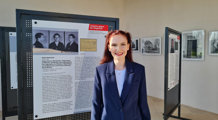 Erinnern gegen das Vergessen – berührende Ausstellungseröffnung in Wolfsegg