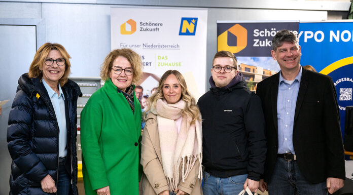 Schlüsselübergabe der neuen Wohnhausanlage in Stockerau