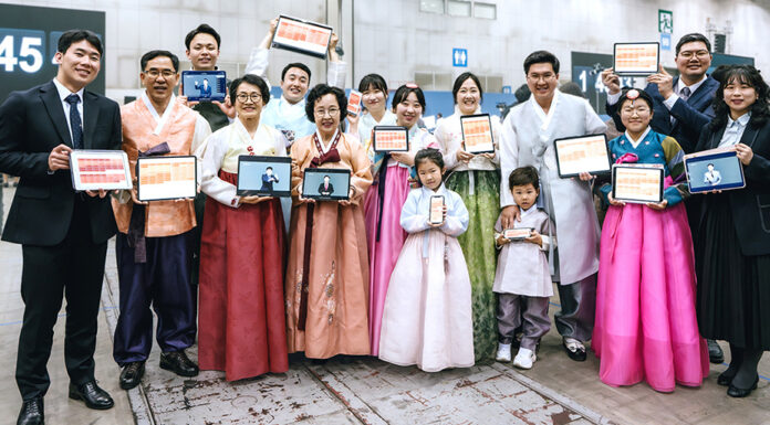 Im März 2025 zwei Bibelübersetzungen in Gebärdensprache veröffentlicht