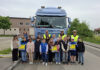 Lkw der Mitterbauer Reisen & Logistik GmbH bei der Volksschule Ruprechtshofen