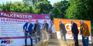 Spatenstich für nachhaltigen Wohnbau – Zehn moderne Reihenhäuser entstehen in Falkenstein