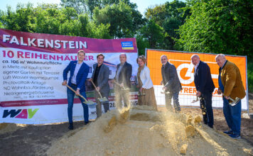 Spatenstich für nachhaltigen Wohnbau – Zehn moderne Reihenhäuser entstehen in Falkenstein