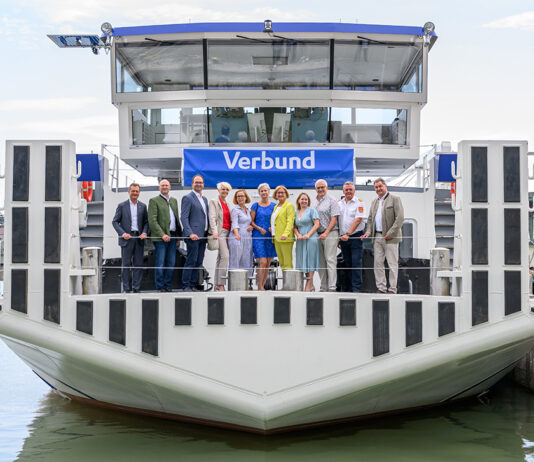 Neues Verbund-Arbeitsschiff „Donau 1“ beim Donaukraftwerk Ybbs-Persenbeug getauft