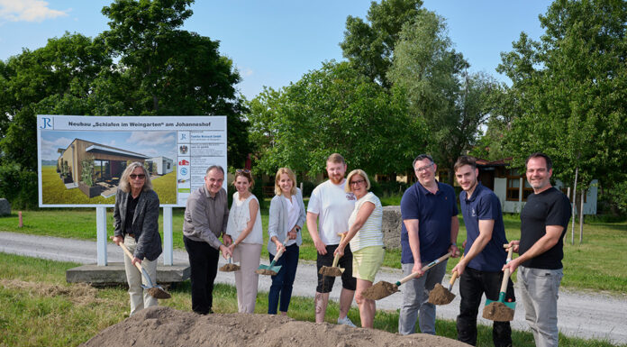 Spatenstich „Schlafen im Weingarten“ am Johanneshof in Tattendorf