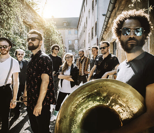 Wieselburg feiert die Lebensfreude: „hiesige & dosige“ Festival lockt mit Weltmusik und Tanz