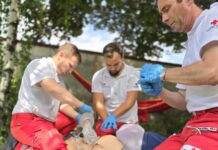 Wenn Sanitäter:innen die Schulbank drücken