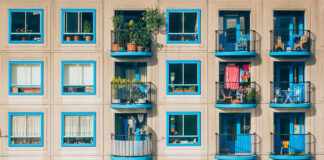 Urlaub auf Balkonien: Was beim Grillen, Rauchen und Feiern erlaubt ist