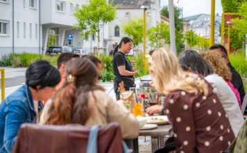 Erster Schanigarten am neuen Promenadenring in St. Pölten eröffnet