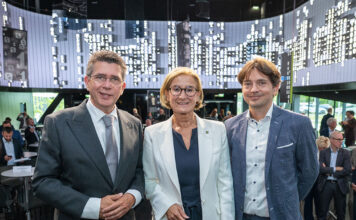 Neue Ausstellung im Haus der Digitalisierung eröffnet: „Ist digital die Lösung?“