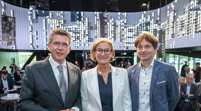 Neue Ausstellung im Haus der Digitalisierung eröffnet: „Ist digital die Lösung?“