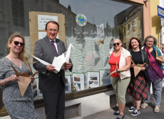 Poster-Ausstellung zu Atombombenangriffen 1945