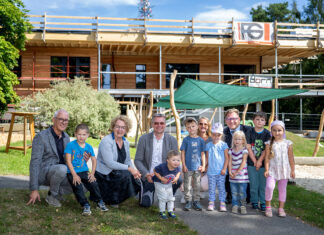 Gleichenfeier für den Ausbau der Kinderbetreuung in Groß Gerungs