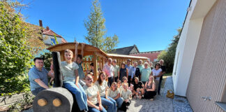 WAIDHOFEN. SOZIAL. AKTIV. spendet Zug an den Minibahnhof