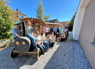WAIDHOFEN. SOZIAL. AKTIV. spendet Zug an den Minibahnhof