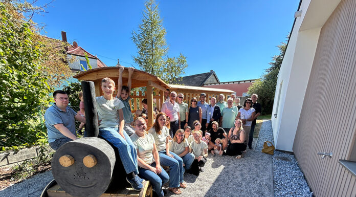 WAIDHOFEN. SOZIAL. AKTIV. spendet Zug an den Minibahnhof
