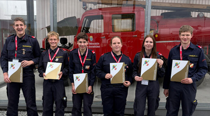 Fünf Feuerwehrjugendmitglieder erreichen das Feuerwehrjugendleistungsabzeichen in Gold