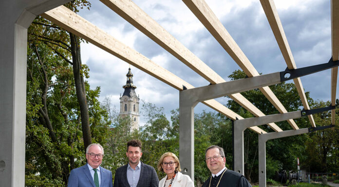 Stift Altenburg überdacht 135 Parkplätze mit PV-Anlage