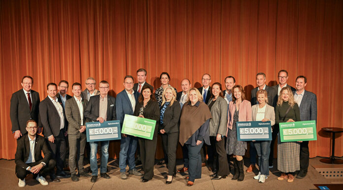 Sparkasse spendet 30.000 Euro an Vereine und Hilfsorganisationen