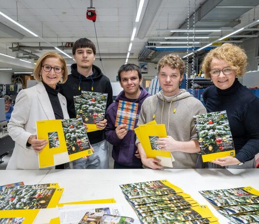 Lehrlinge der Landesberufsschule St. Pölten zur praxisnahen Ausbildung in der Amtsdruckerei im Landhaus