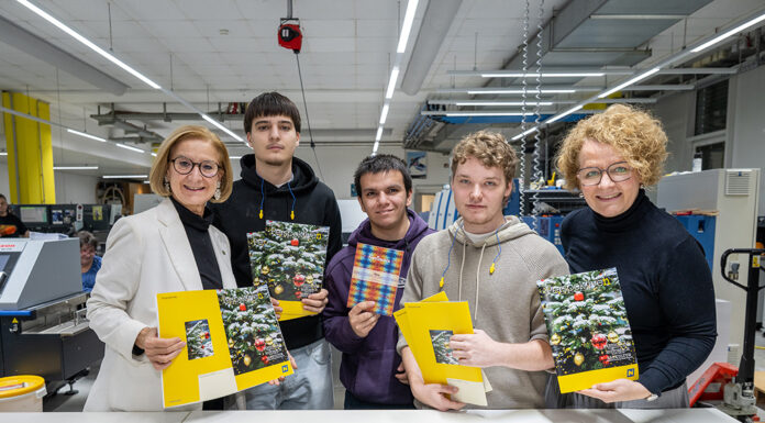 Lehrlinge der Landesberufsschule St. Pölten zur praxisnahen Ausbildung in der Amtsdruckerei im Landhaus