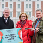 Schlüsselübergabe an Landesausstellungsteam im Landesklinikum Mauer