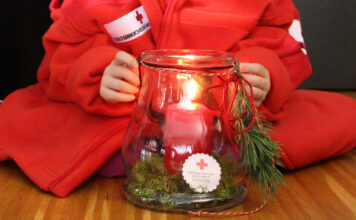 Rotes Kreuz verteilt ORF-Friedenslicht Ein Symbol des Weihnachtsfriedens